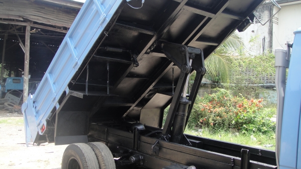 ISUZU NPR ดั๊มดิน5คิว เครื่อง110แรง สวยพรัอมใช้