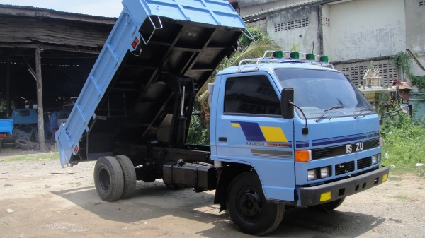 ISUZU NPR ดั๊มดิน5คิว เครื่อง110แรง สวยพรัอมใช้