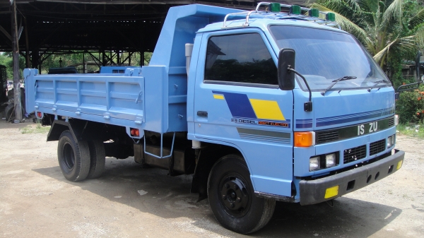 ISUZU NPR ดั๊มดิน5คิว เครื่อง110แรง สวยพรัอมใช้