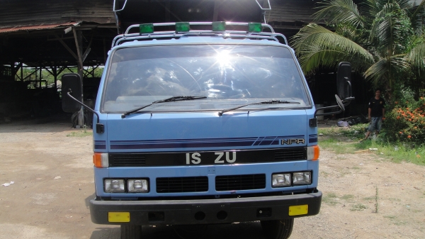 ISUZU NPR ดั๊มดิน5คิว เครื่อง110แรง สวยพรัอมใช้