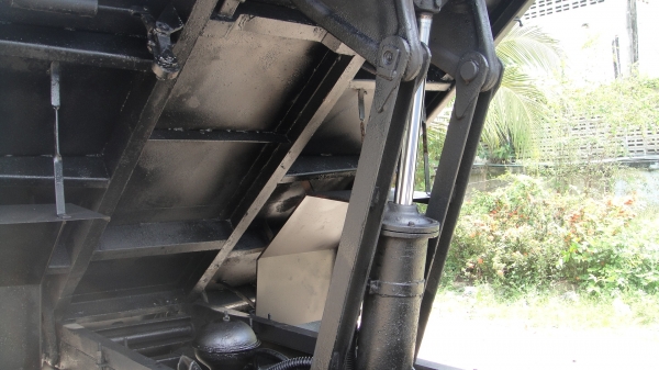 ISUZU NPR ดั๊มดิน5คิว เครื่อง110แรง สวยพรัอมใช้