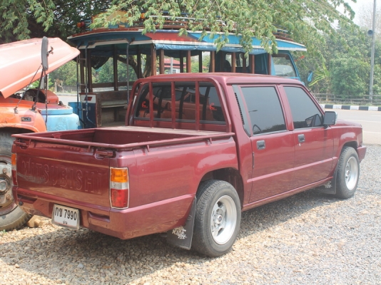 มิตซู 4 ประตู เครื่องเดิมติดรถ2000ซีซี ติดแก็สลงเล่มแล้ว เอกสารชุดโอนครบหมายเลขตรงเล่ม