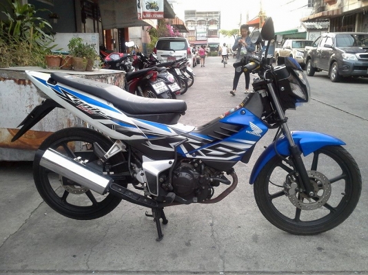 sonic สีขาว น้ำเงิน ล้อแม็ก เครื่องดี ชุดสีสวย ไม่มีแตก เอกสารครบ ภาษี ถึง พ.ย 57 ราคาไม่แรง รีบๆเลยจ้า