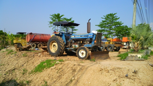 รถไถ FORD 5610 แถมใบดันหน้า และ ผาน 7 CMT ลดราคาเหลือ 360,000 บาท.