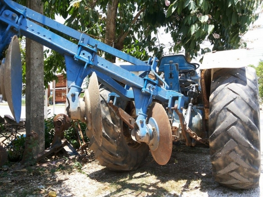 รถไถฟอร์ด 77 เครื่องยนต์ T5 พร้อมผาน หน้าหลัง ทะเบียนครบ ถูกๆครับ