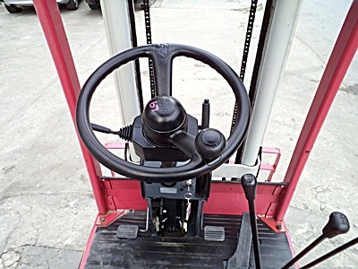 ขายรถยกโตโยต้า 500 กิโล  (รุ่นใหม่) เครื่องเบนซิน  กระบอกคู่ เสาสูง 2.5 เมตร   พวงมาลัยเพาเว่อร์  สีเดิมจากนอก นำเข้าจากญี่ปุ่น ใช้งานได้ทันที ราคา80000