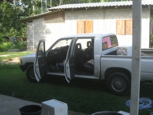 กระบะโตโยต้า 4 ประตู