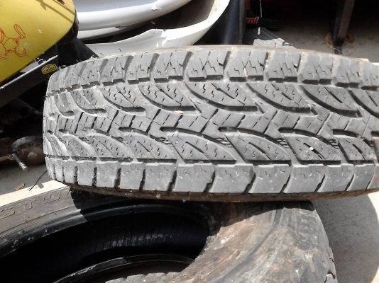 ยาง A/T 235/75R15  BRIDGESTONE DUELER A/T  มี 3 เส้น TEL.081-427-3941