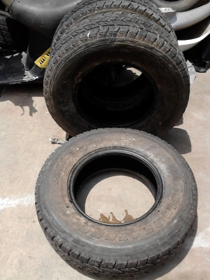 ยาง A/T 235/75R15  BRIDGESTONE DUELER A/T  มี 3 เส้น TEL.081-427-3941