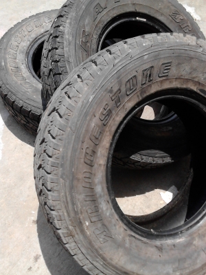 ยาง A/T 235/75R15  BRIDGESTONE DUELER A/T  มี 3 เส้น TEL.081-427-3941