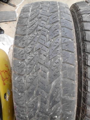 ยาง A/T 235/75R15  BRIDGESTONE DUELER A/T  มี 3 เส้น TEL.081-427-3941