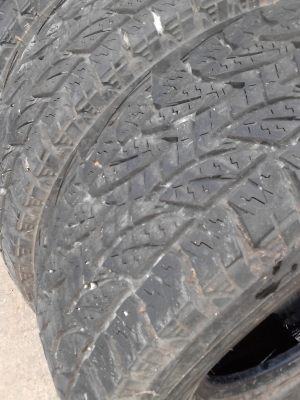 ยาง A/T 235/75R15  BRIDGESTONE DUELER A/T  มี 3 เส้น TEL.081-427-3941
