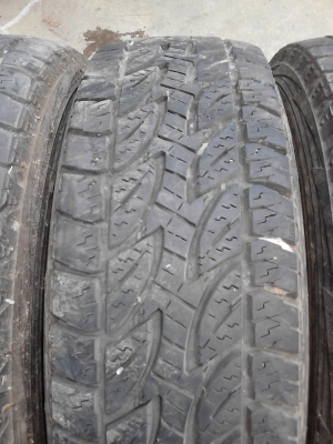 ยาง A/T 235/75R15  BRIDGESTONE DUELER A/T  มี 3 เส้น TEL.081-427-3941