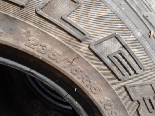 ยาง A/T 235/75R15  BRIDGESTONE DUELER A/T  มี 3 เส้น TEL.081-427-3941