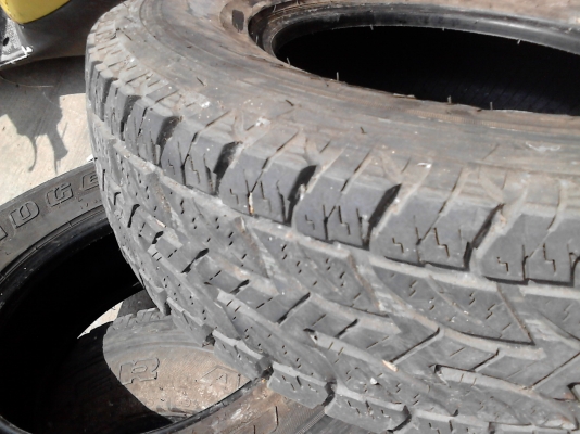 ยาง A/T 235/75R15  BRIDGESTONE DUELER A/T  มี 3 เส้น TEL.081-427-3941