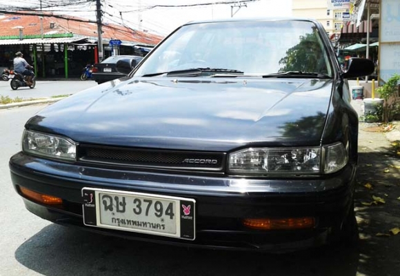 HONDA ACCORD ปี 93 ไฟท้ายสั้น เครื่องหัวฉีด เกียร์ออโต้ LPG ลงเล่มแล้ว เบาะผ้า สะอาด กระจกไฟฟ้า เซ็นทรัลล็อค รีโมทกันขโมย กันสาดตัวนอก กระจังหน้าแต่ง โลโก้ H แดง ท่อแต่ง ราคาเบาๆ