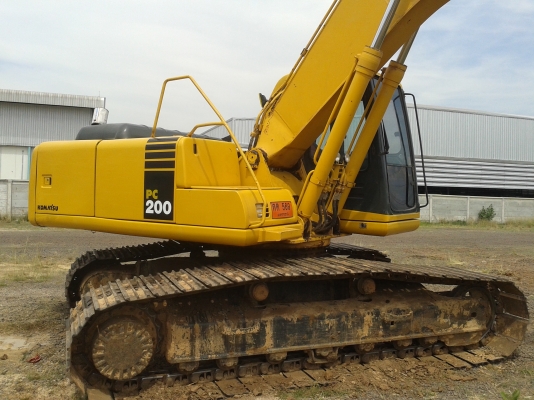 ขายรถแบคโฮ KOMATSU PC200-6 สภาพพร้อมใช้งาน ทะเบียนพร้อมโอน