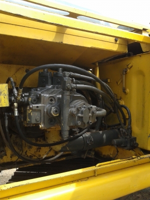 ขายรถแบคโฮ KOMATSU PC200-6 สภาพพร้อมใช้งาน ทะเบียนพร้อมโอน