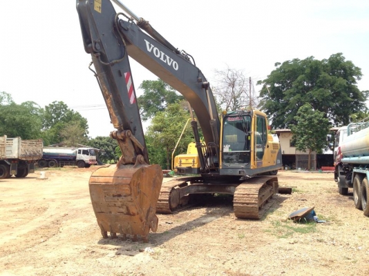 VOLVO 210 BLC พร้อมใช้งาน