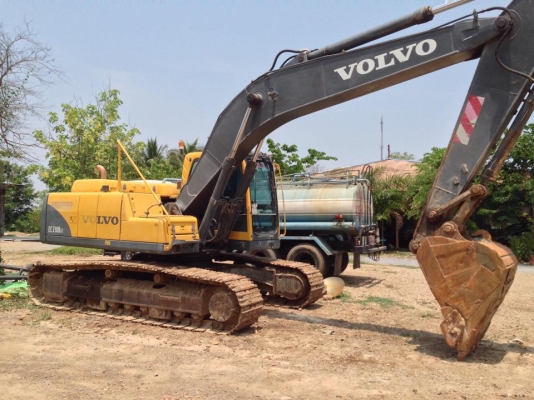 VOLVO 210 BLC พร้อมใช้งาน