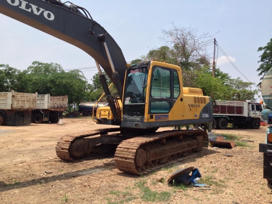 VOLVO 210 BLC พร้อมใช้งาน