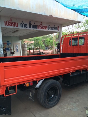 ขายรถบรรทุก 4 ล้อ มีลิฟท์ขนของน้ำหนักตันแปด ISUZU