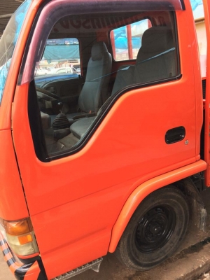 ขายรถบรรทุก 4 ล้อ มีลิฟท์ขนของน้ำหนักตันแปด ISUZU