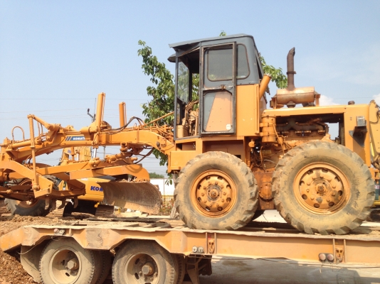 KOMATSU GD37-6