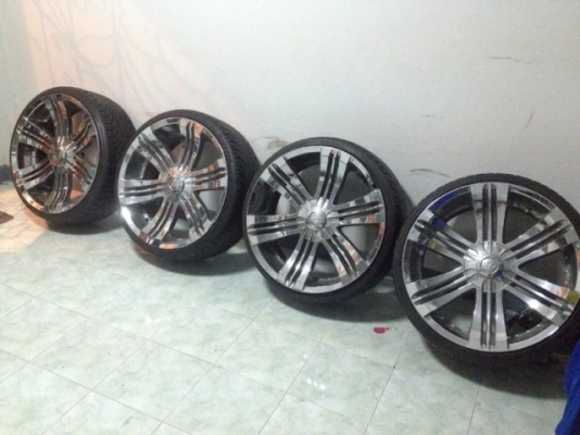 ขายล้อเเม็ก 22 จากนอกแท้ สวยๆคับ ซื้อมาไม่ได้ใช้ เก็บขอบนิดหน่อย okเเล้วคับ ขายกันถูกๆคุ้มๆ