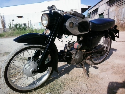 ขาย C200 เครื่องเดิมระบบไฟทองขาว สีสวยๆ ราคา17000 ครับ