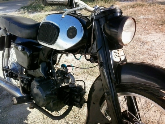 ขาย C200 เครื่องเดิมระบบไฟทองขาว สีสวยๆ ราคา17000 ครับ