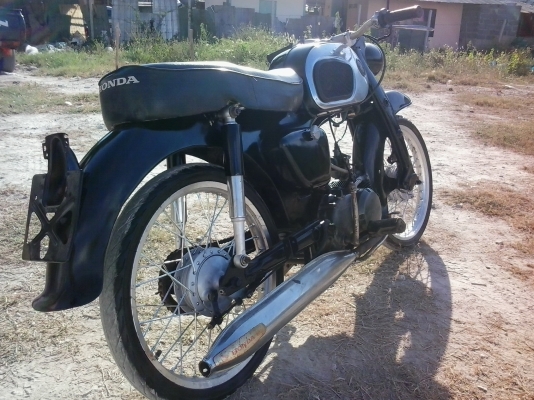 ขาย C200 เครื่องเดิมระบบไฟทองขาว สีสวยๆ ราคา17000 ครับ