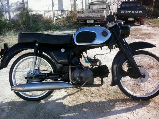 ขาย C200 เครื่องเดิมระบบไฟทองขาว สีสวยๆ ราคา17000 ครับ