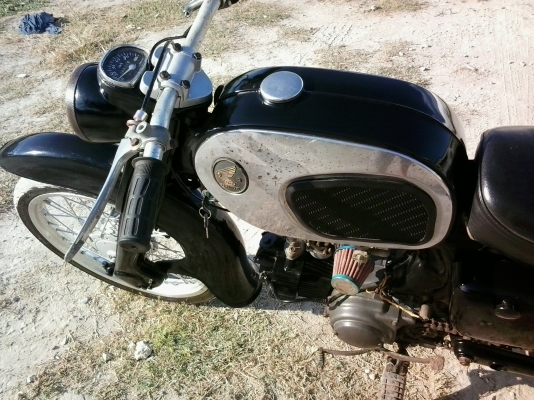 ขาย C200 เครื่องเดิมระบบไฟทองขาว สีสวยๆ ราคา17000 ครับ