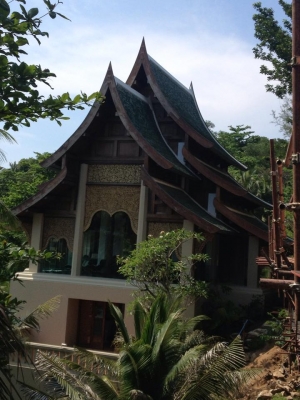 ขายจั่วลูกฟัก กับ ปั่นลม ไม้แดงเก่า รื้อมาจาก รร สวยๆ ครับ