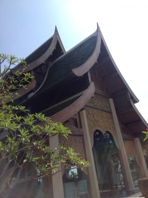 ขายจั่วลูกฟัก กับ ปั่นลม ไม้แดงเก่า รื้อมาจาก รร สวยๆ ครับ