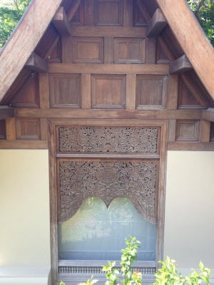 ขายจั่วลูกฟัก กับ ปั่นลม ไม้แดงเก่า รื้อมาจาก รร สวยๆ ครับ