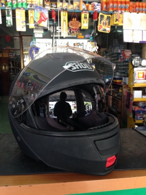 ธารนนทบุรี//ขายหมวก SHOEI รุ่น NEOTEC มีเลนกันแดดในตัว ราคา22,000 บาท พร้อมจัดส่ง