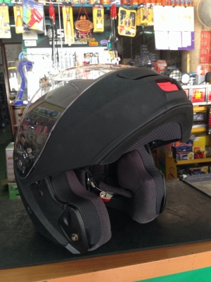 ธารนนทบุรี//ขายหมวก SHOEI รุ่น NEOTEC มีเลนกันแดดในตัว ราคา22,000 บาท พร้อมจัดส่ง