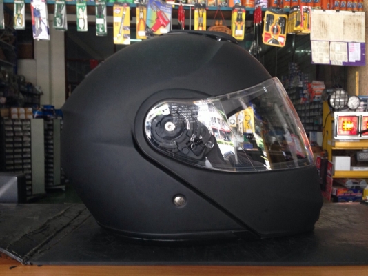 ธารนนทบุรี//ขายหมวก SHOEI รุ่น NEOTEC มีเลนกันแดดในตัว ราคา22,000 บาท พร้อมจัดส่ง