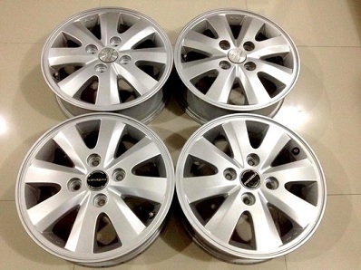 แม็กซ์ 15 นิ้ว 8 ก้าน PCD 4-114.3  กว้าง 5 - ET45 ตจว ส่งได้ครับ