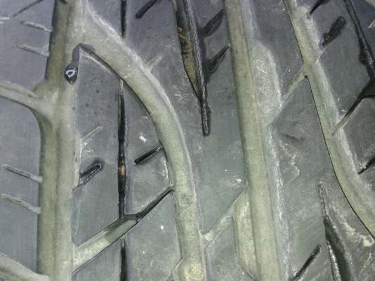 ยาง Dunlop ปี 2013 จำนวน 2 เส้น