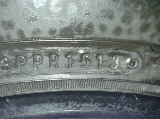 ยาง Dunlop ปี 2013 จำนวน 2 เส้น