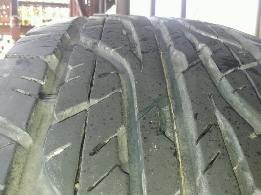 ยาง Dunlop ปี 2013 จำนวน 2 เส้น