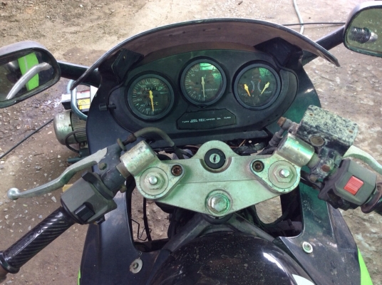 ธารนนทบุรี//ขาย suzuki gsx400 f เดิมๆเครื่องสมบูรณ์ ระบบไฟสมบูรณ์ ราคา38,000 บาท อินวอยท์แท้