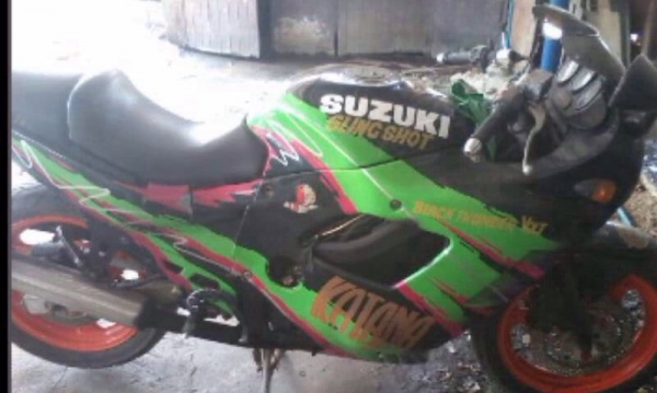 ธารนนทบุรี//ขาย suzuki gsx400 f เดิมๆเครื่องสมบูรณ์ ระบบไฟสมบูรณ์ ราคา38,000 บาท อินวอยท์แท้