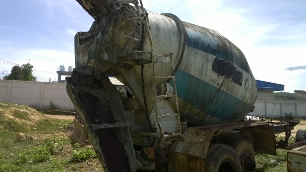 ขาย...โม่ปูน10ล้อ โม่ตรง ไม่มีปั้ม สภาพสวย หนาดี เอาไปทั้งชุดที่มี...