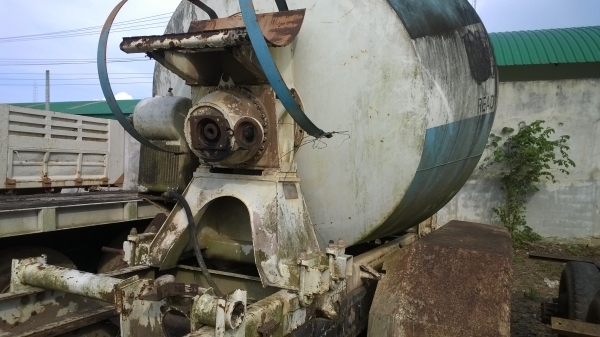 ขาย...โม่ปูน10ล้อ โม่ตรง ไม่มีปั้ม สภาพสวย หนาดี เอาไปทั้งชุดที่มี...