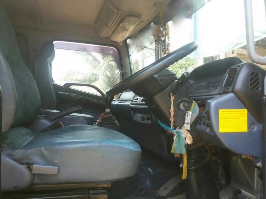 รถฮีโน่ 6 ล้อ ติดเครน 3 ตัน.  220 แรงม้า. ปี 51   สนใจติดต่อ 081 - 6079515