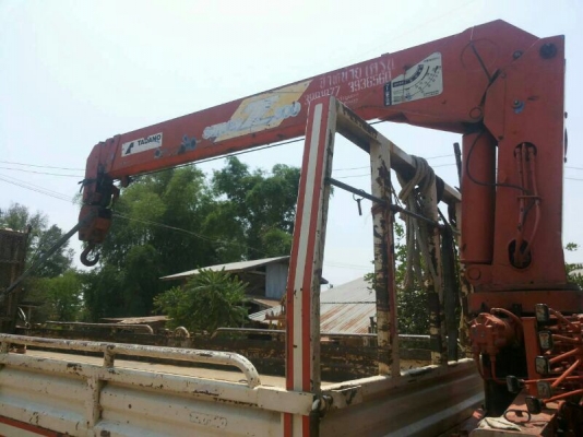 รถฮีโน่ 6 ล้อ ติดเครน 3 ตัน.  220 แรงม้า. ปี 51   สนใจติดต่อ 081 - 6079515